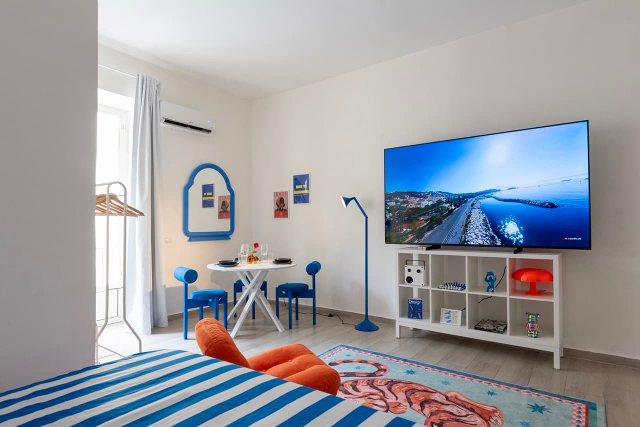 Dining nook with blue chairs